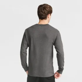 Klassisches Langarm-T-Shirt, gesticktes C Logo