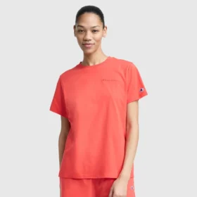 Klassisches T-Shirt, farblich abgestimmter Schriftzug links auf der Brust