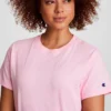 Klassisches T-Shirt, farblich abgestimmter Schriftzug links auf der Brust