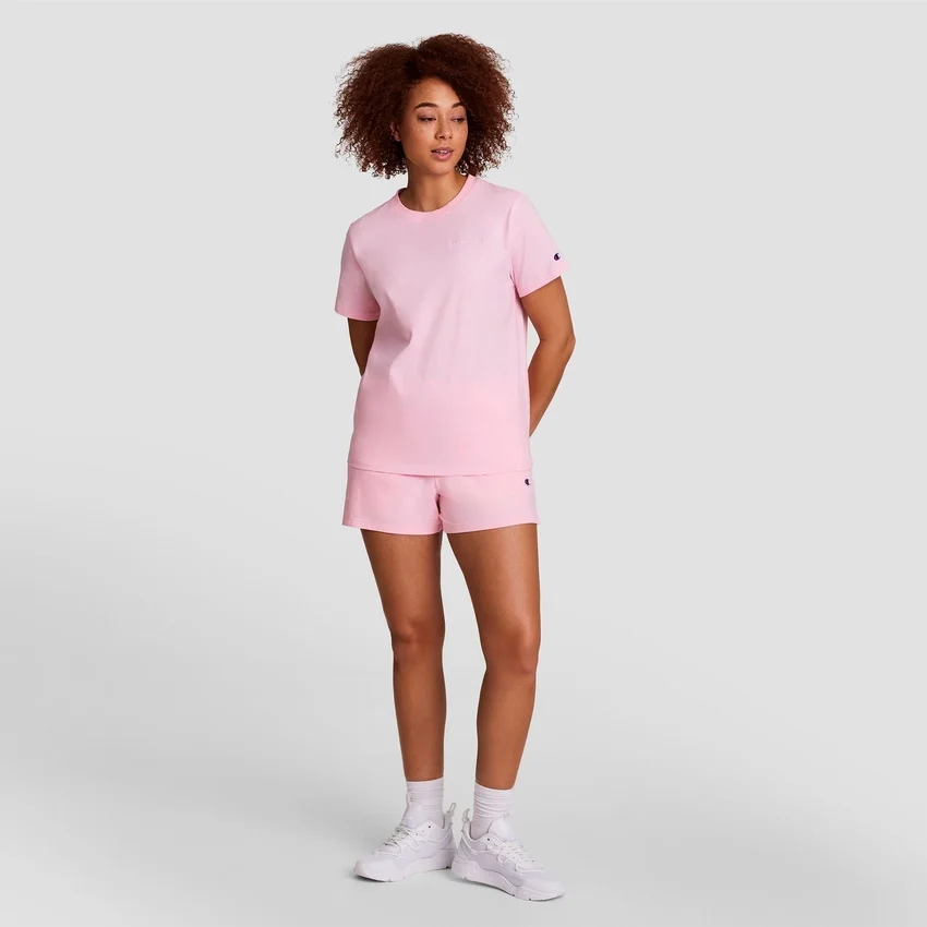 Klassisches T-Shirt, farblich abgestimmter Schriftzug links auf der Brust
